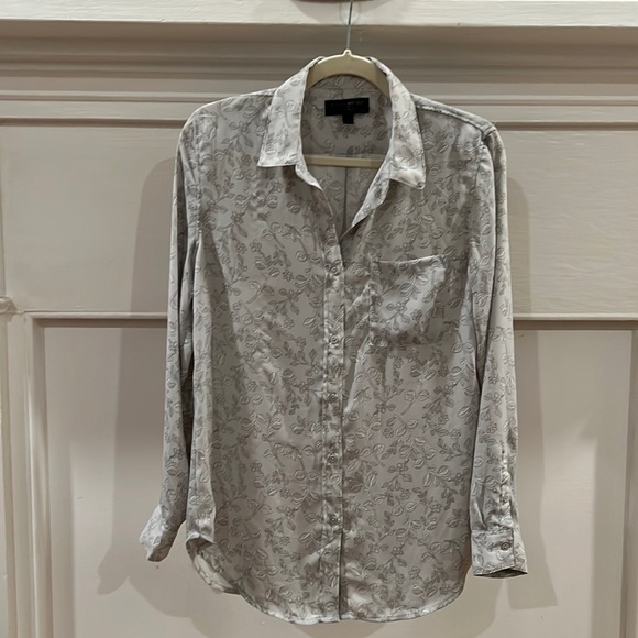 Banana Republic Boyfriend Fit Button Down Gray Floral Print Shirt - Size Small - Picture 1 of 8
